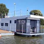 Arka 1 Na Wodzie W Mielnie, Rower Wodny, Bezplatny Wifi, Parking