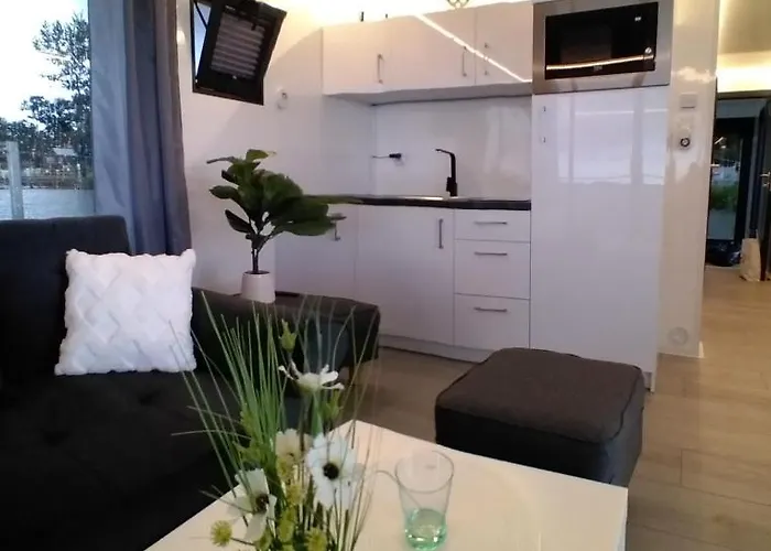 Lägenhet Arka 1 Domki Na Wodzie W Mielnie, Rower Wodny, Bezplatny Wifi, Parking