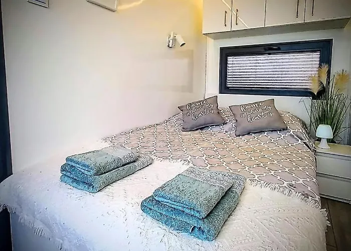 Lägenhet Arka 1 Domki Na Wodzie W Mielnie, Rower Wodny, Bezplatny Wifi, Parking