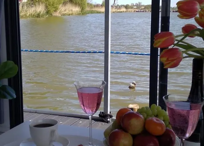 Lägenhet Arka 1 Domki Na Wodzie W Mielnie, Rower Wodny, Bezplatny Wifi, Parking